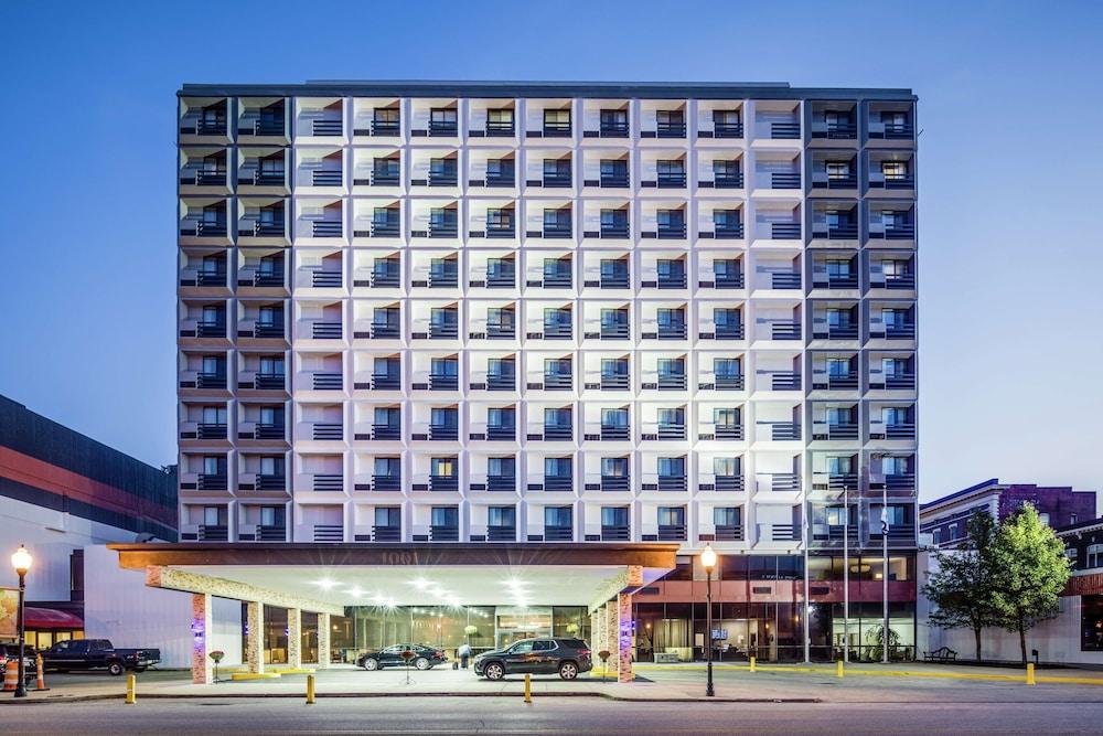 DoubleTree by Hilton Huntington photo 55