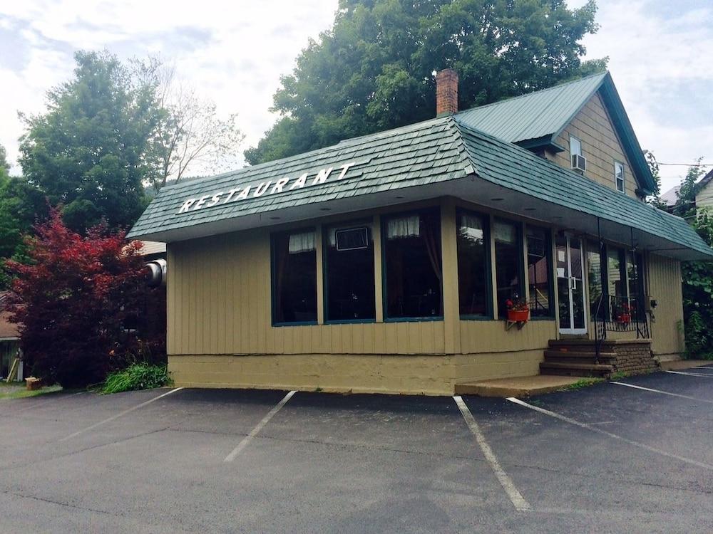 Adirondack Oasis Motel photo 6