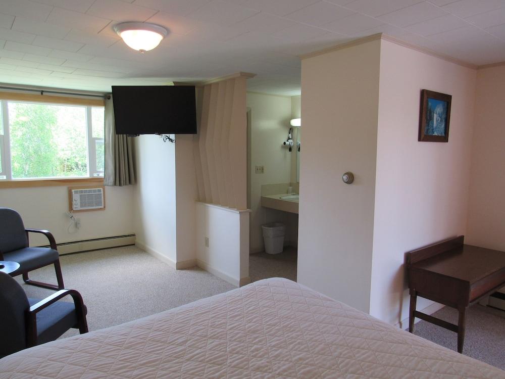 Acadia Gateway Motel photo 59