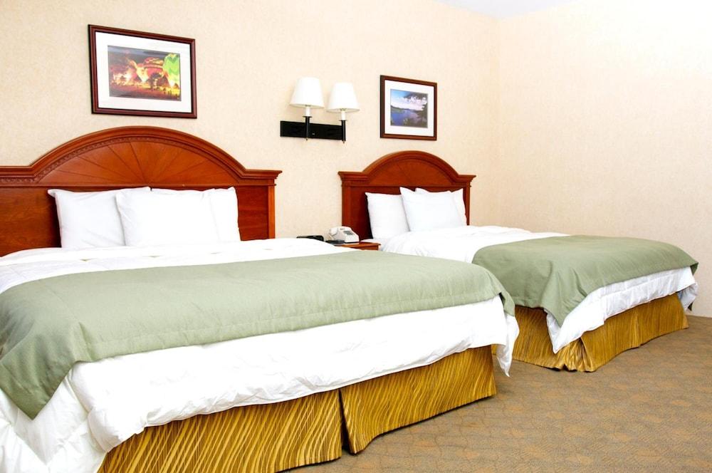 Lyn Aire Motel photo 55