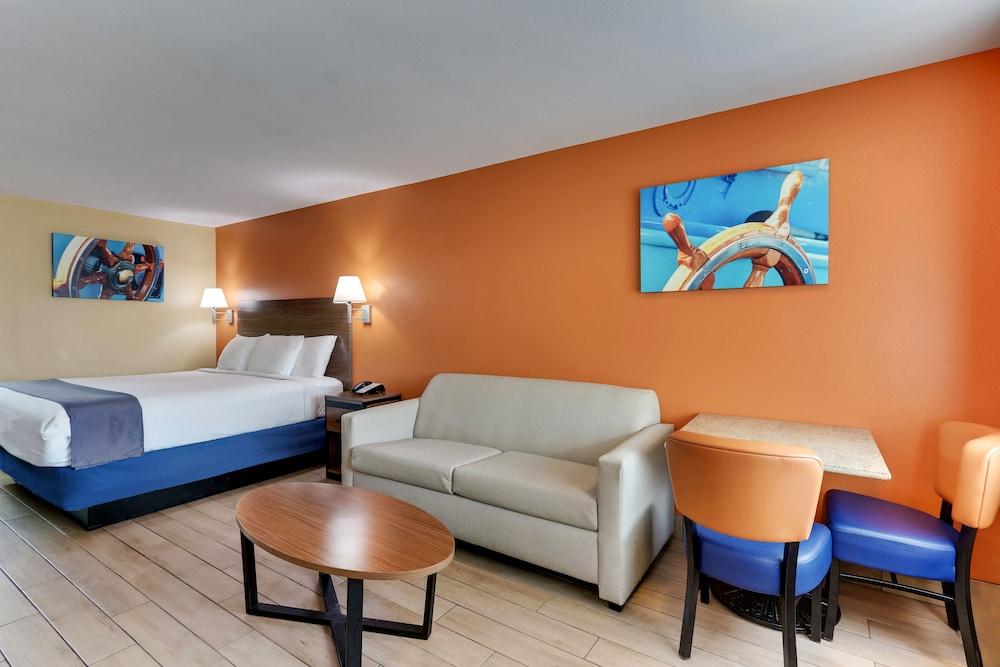 Captain's Quarters Inn photo 13