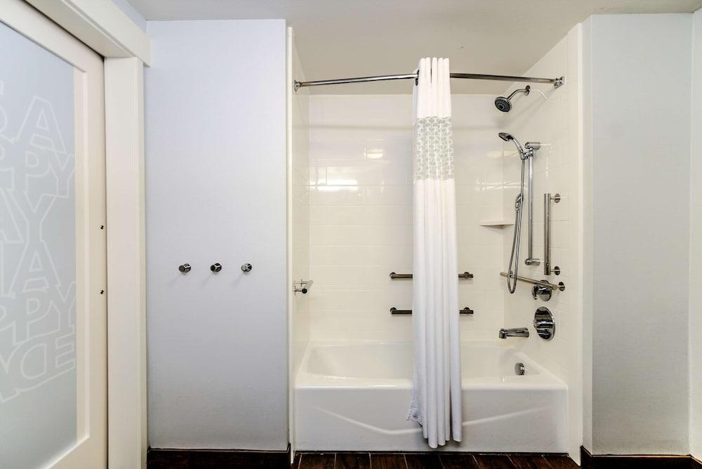 Hampton Inn Brighton photo 38