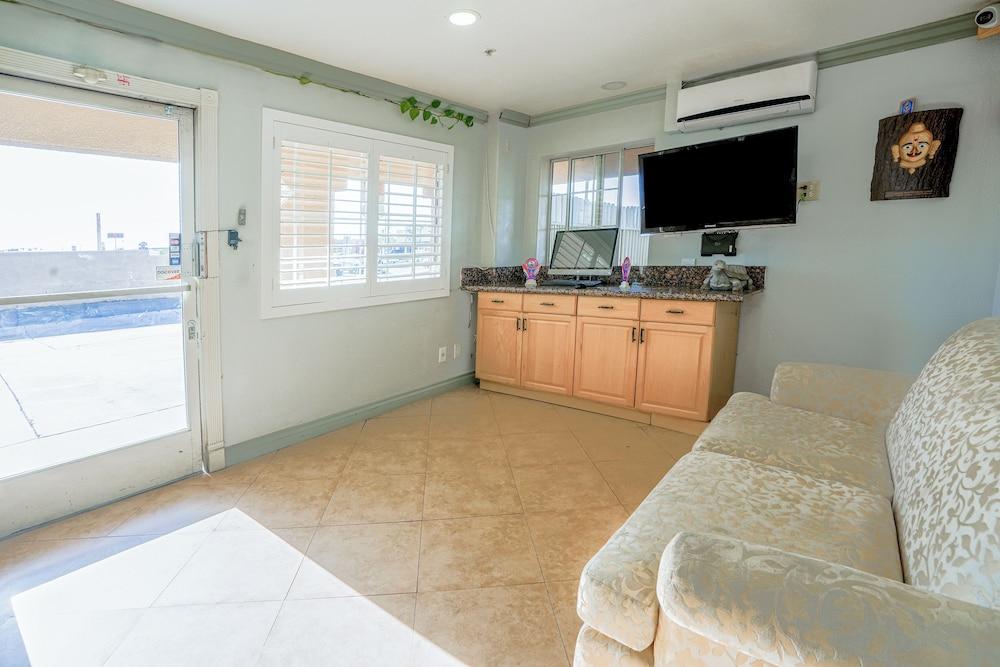 Day&Night Inn photo 5
