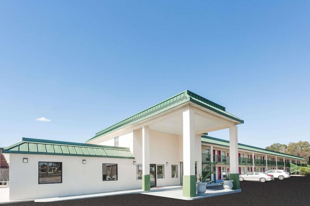Super 8 by Wyndham Ashburn photo 23