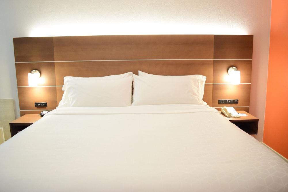 Holiday Inn Express Hotel & Suites West I 10 by IHG photo 14