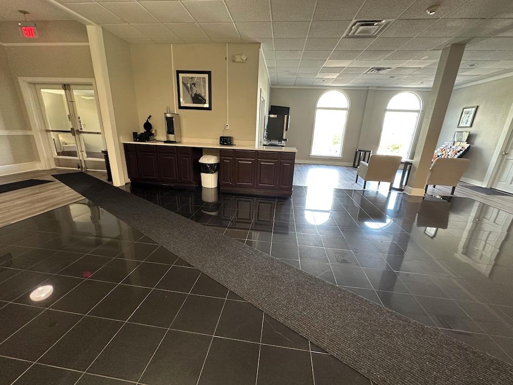 Whaler Inn and Suites photo 39