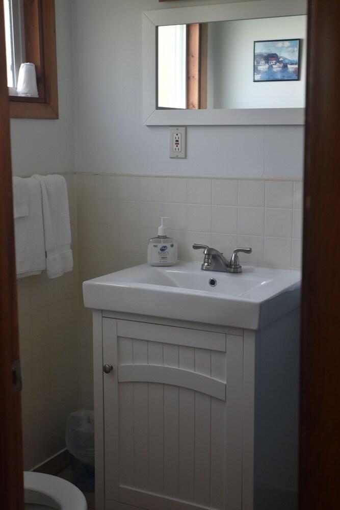 Blue Spruce Motel photo 10