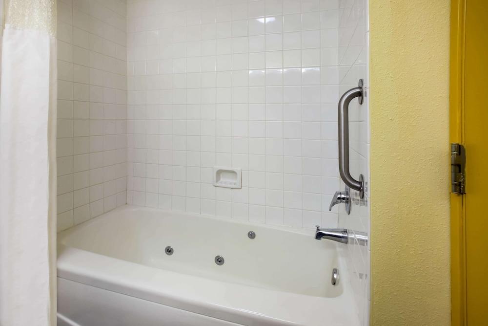 Days Inn by Wyndham Donegal photo 7