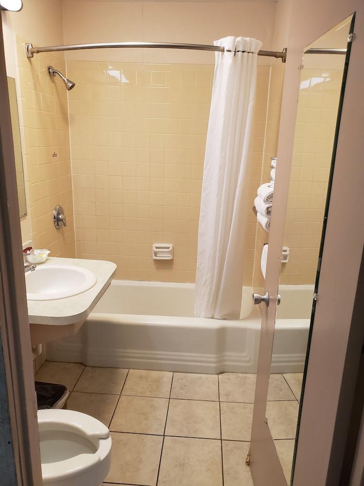 Richmond Inn & Suites photo 21