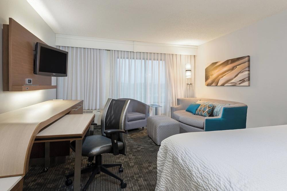 Courtyard by Marriott Dallas Mesquite photo 9
