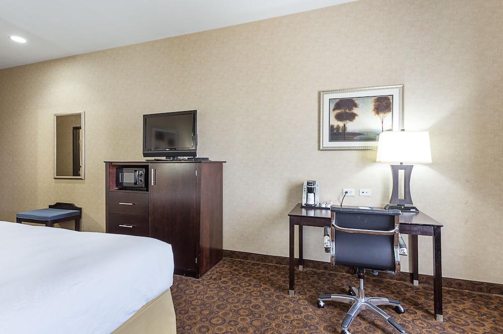 Holiday Inn Express Hotel & Suites BYRAM by IHG photo 3