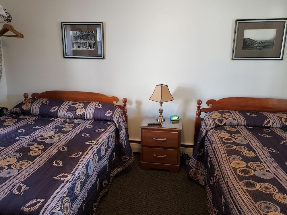 The Colonial Motel photo 10