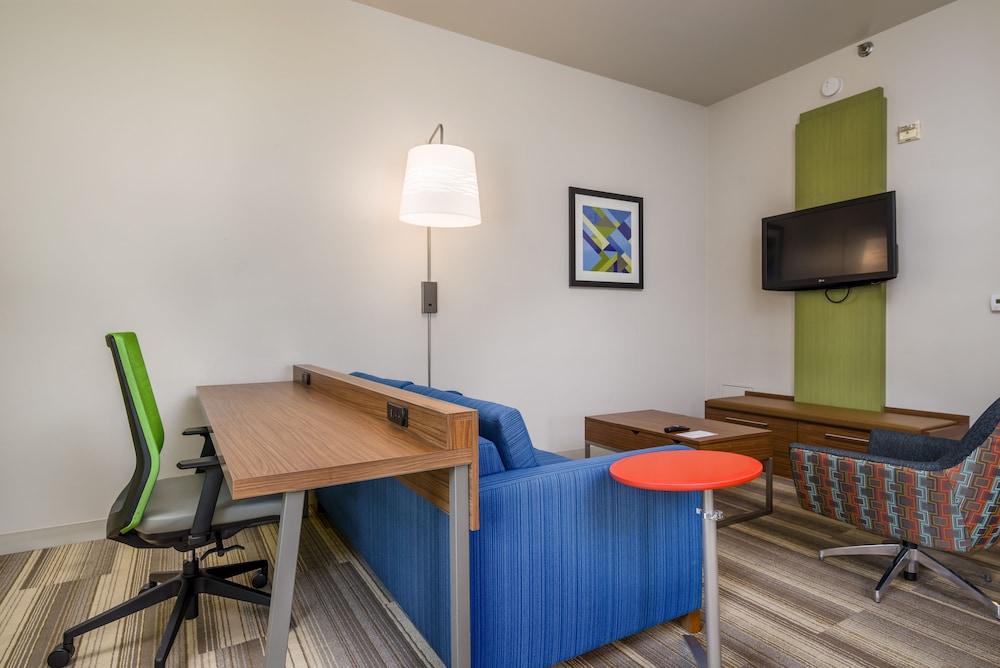 Holiday Inn Express Hotel & Suites Phoenix-Airport by IHG photo 21