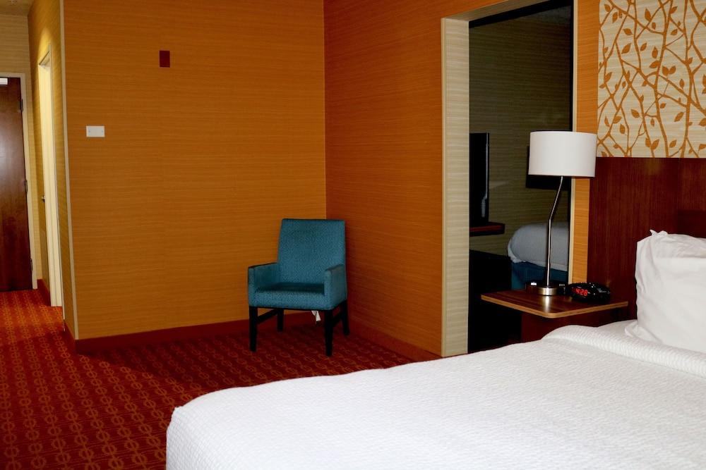 Comfort Inn & Suites photo 11