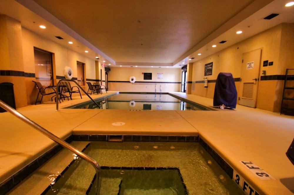 Hampton Inn & Suites Jacksonville - Beach Blvd/Mayo Clinic photo 40