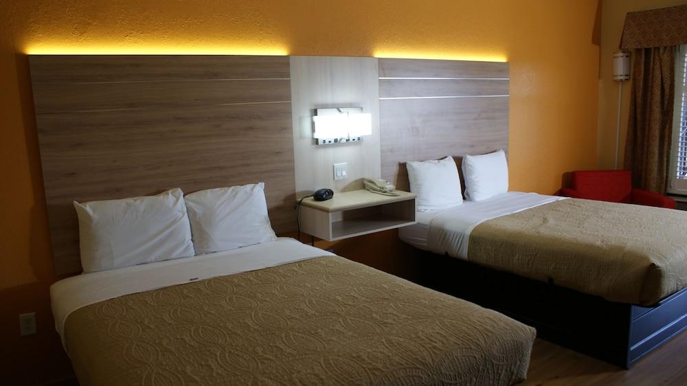 HomeTown Inn & Suites photo 32