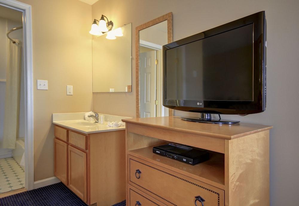 Ambassador Inn photo 15