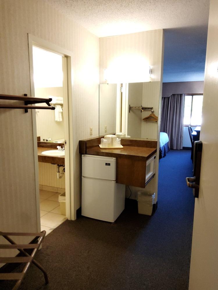 Klopfenstein Inn and Suites photo 41