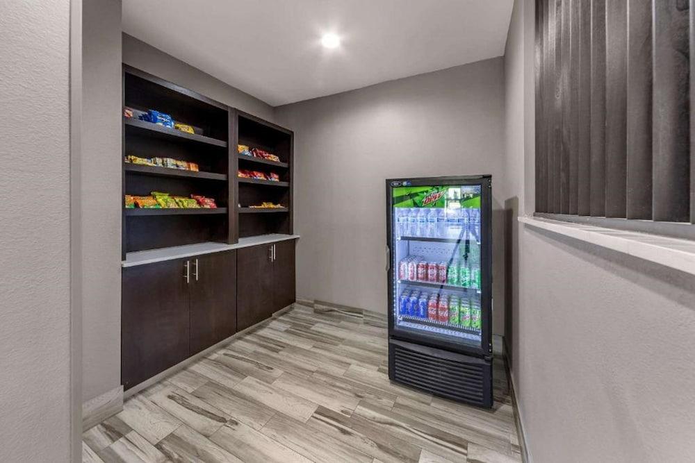 Garner Hotel Oklahoma City - Quail Springs by IHG photo 7