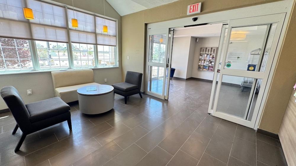 Permian Studio Apartments photo 3