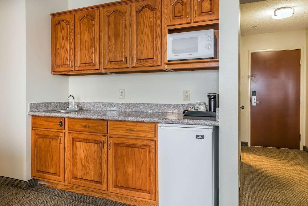 Comfort Suites Springfield I-70 photo 71