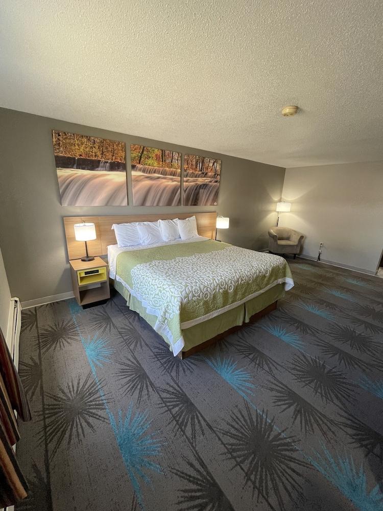 Days Inn by Wyndham Alpena photo 7