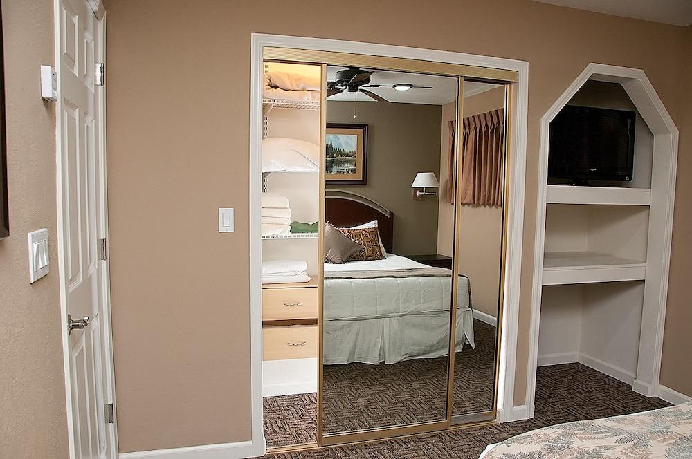 Beachcomber Inn photo 37