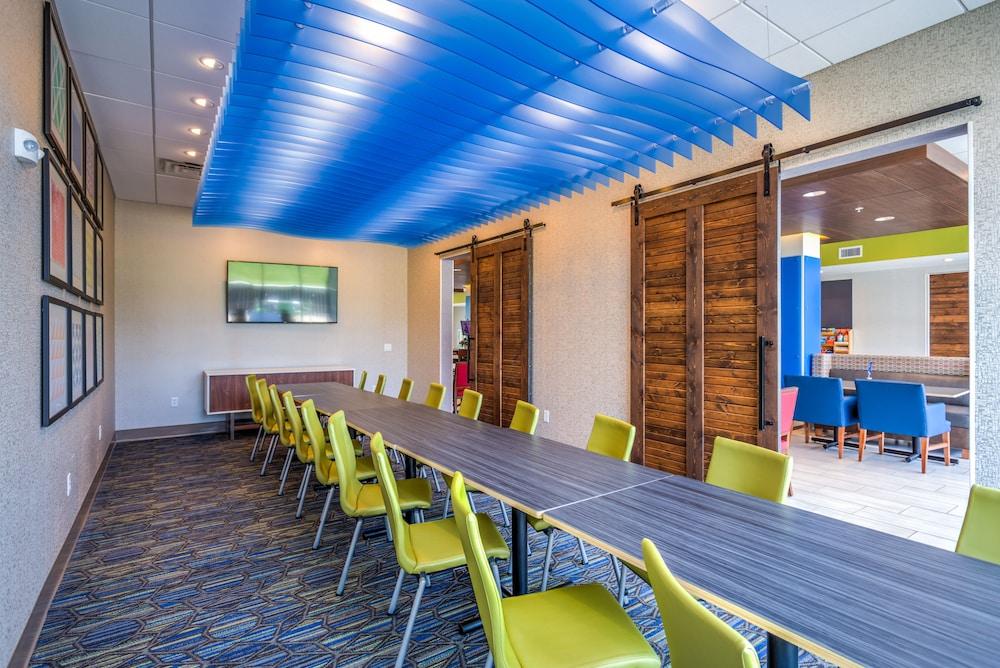 Holiday Inn Express & Suites Reedsville - State Coll Area by IHG photo 25