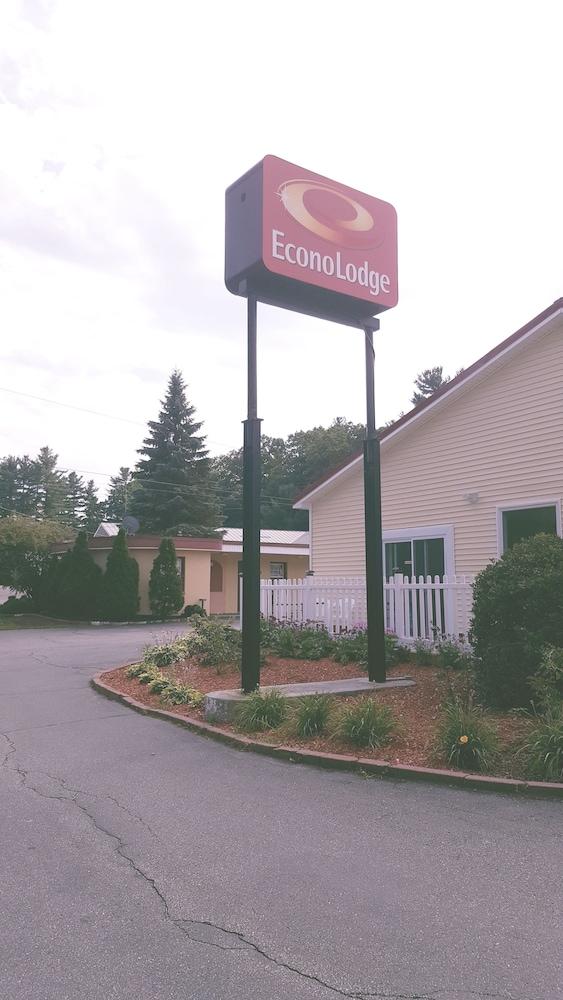 Econo Lodge Brattleboro South photo 5
