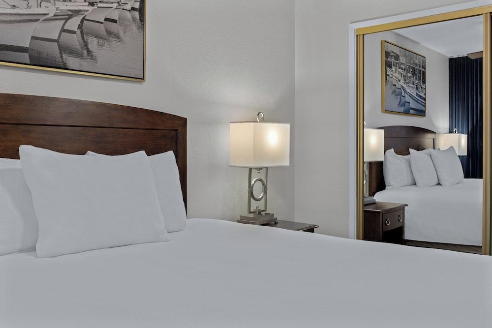 Suites At Fishermans Wharf photo 6