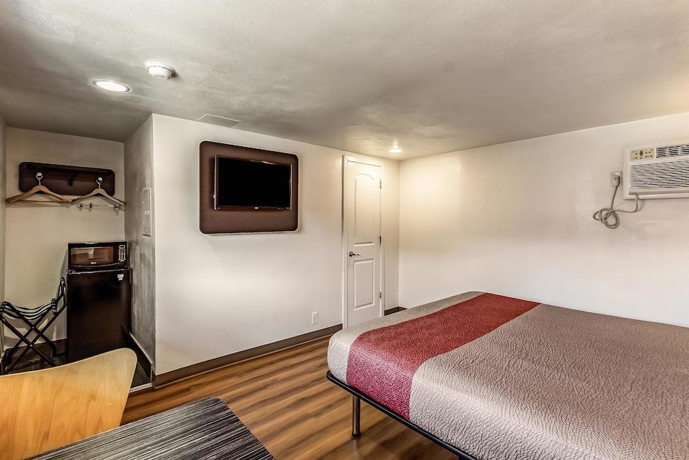 Motel 6 Elizabeth, NJ - Newark Liberty Intl Airport photo 6