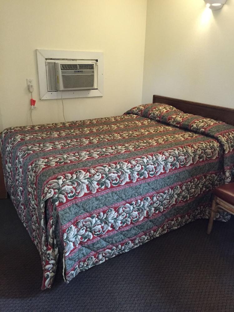 Double A Motel photo 28