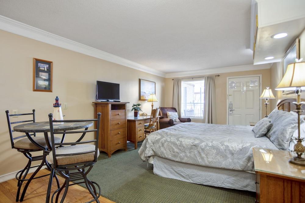 Edgewater Inn photo 11