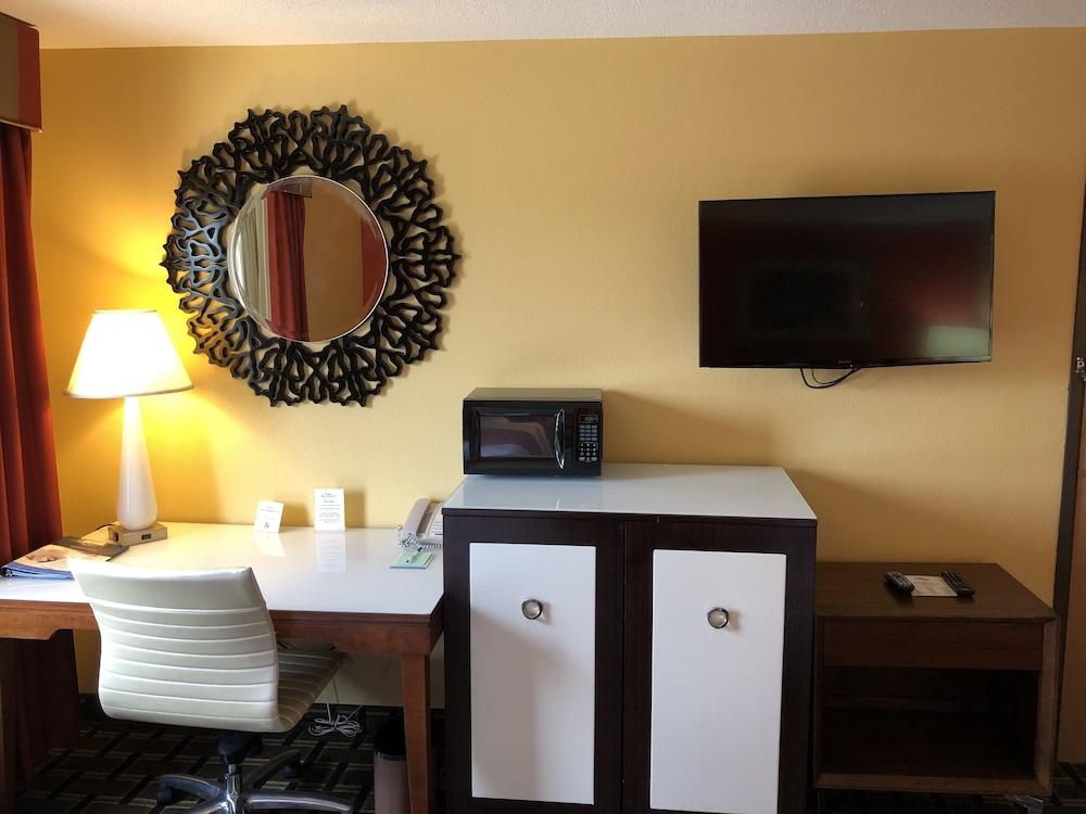 Baymont by Wyndham Springfield IL photo 8