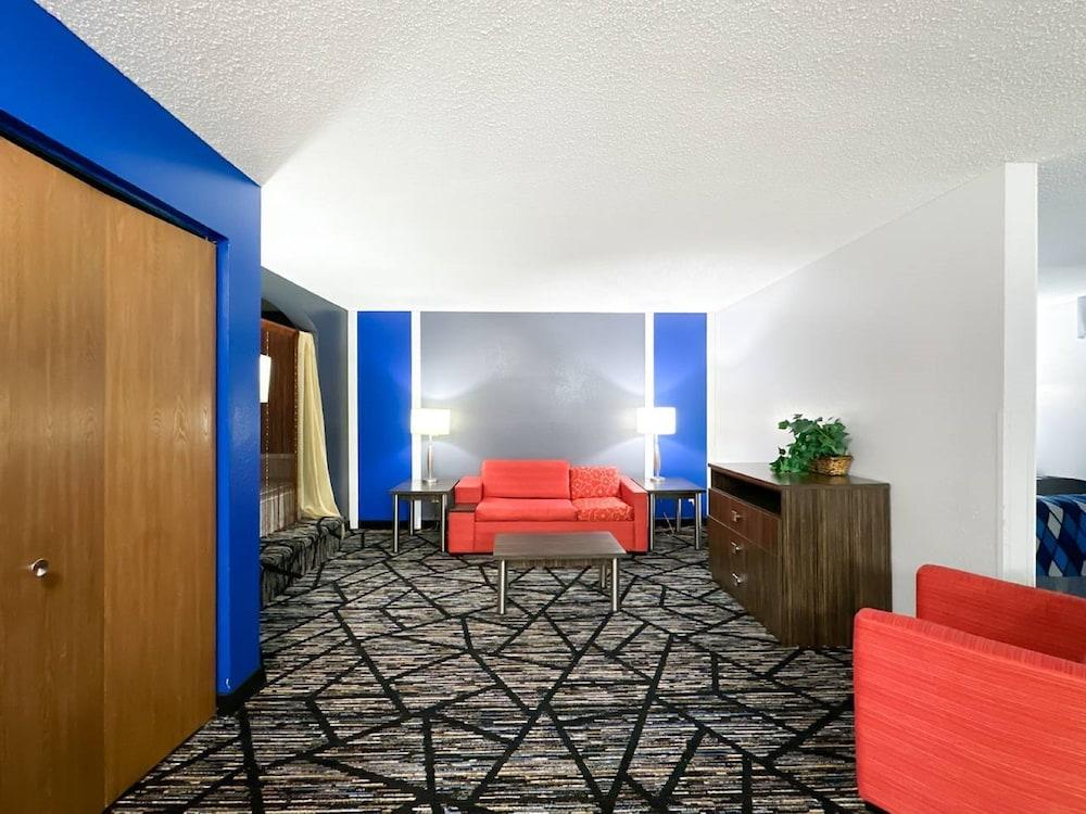 Blaine Town Inn & Suites photo 15