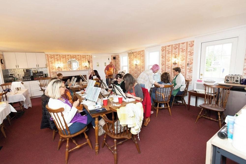 Blue Bear Inn photo 92