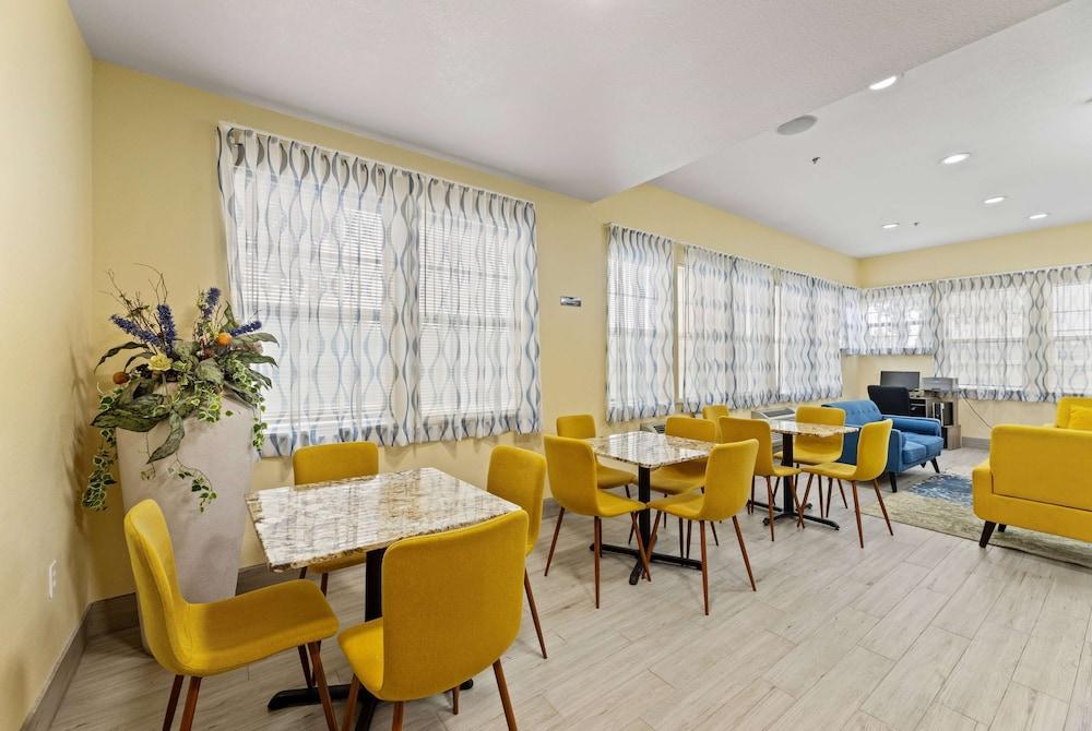 Days Inn & Suites by Wyndham Euless DFW Airport South photo 20