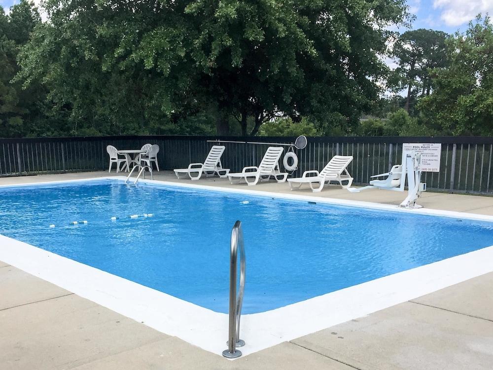 Econo Lodge photo 17