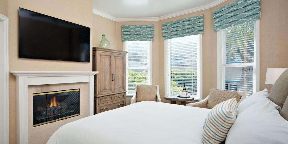 Snug Harbor Inn photo 8