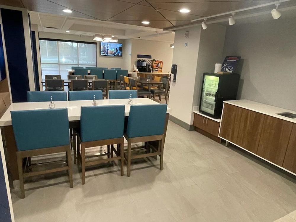 Holiday Inn Express & Suites Ft. Lauderdale N - Exec Airport by IHG photo 51