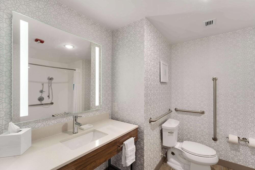 Hampton Inn Milford photo 14