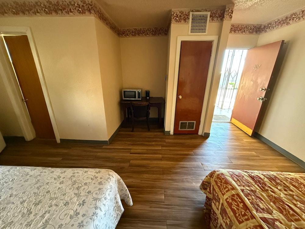 Springs Inn by Capital O I 25 photo 28