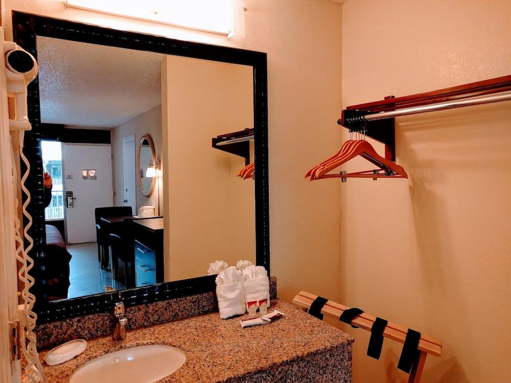 Red Carpet Inn Airport and Cruise Port Hotel Fort Lauderdale photo 4
