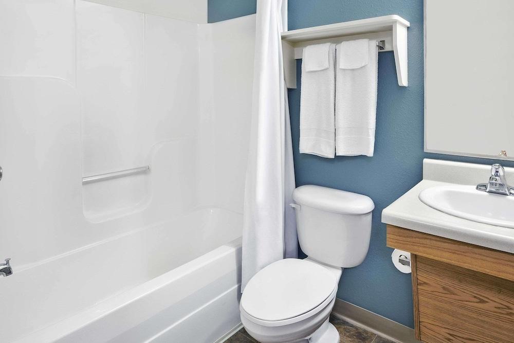 WoodSpring Suites Holland - Grand Rapids photo 18