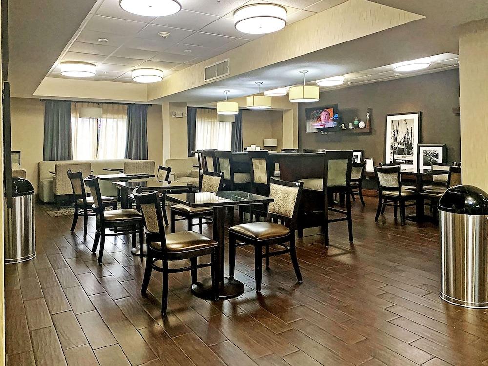 Comfort Inn Darien - North Brunswick photo 17