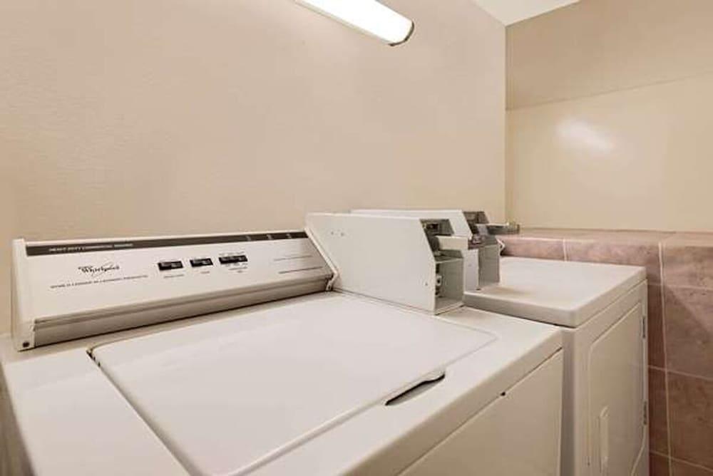 Hillside Inn & Suite photo 2