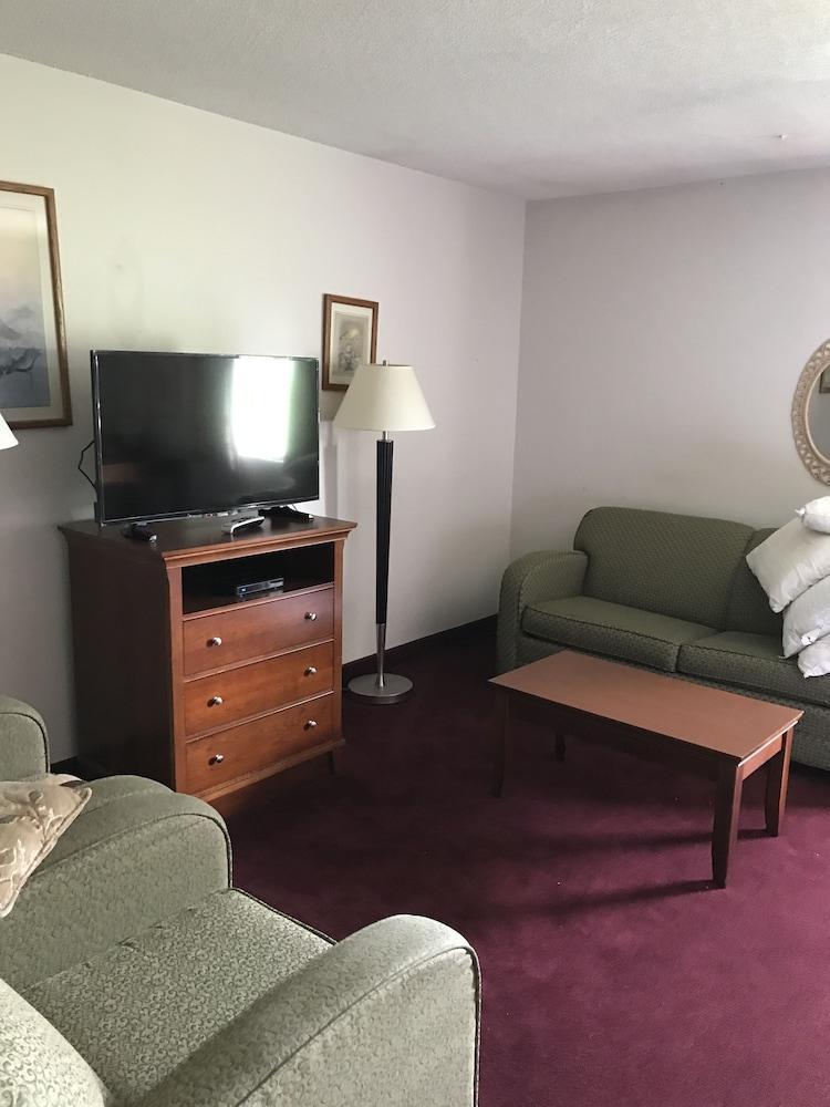 Laketree Inn And Suites Marion photo 11