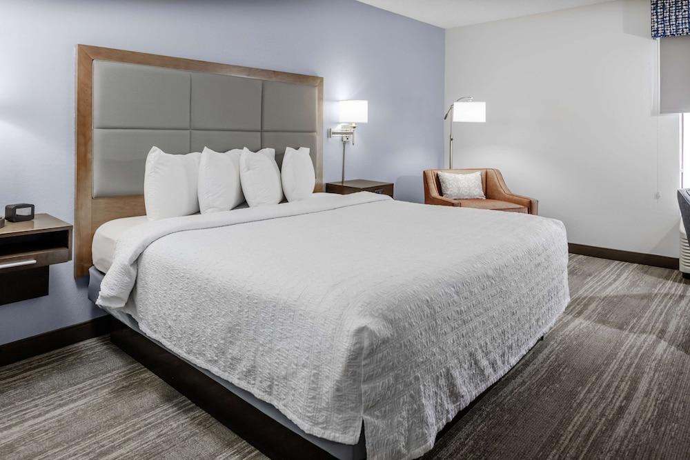 Hampton Inn Sarasota - I-75 Bee Ridge photo 10
