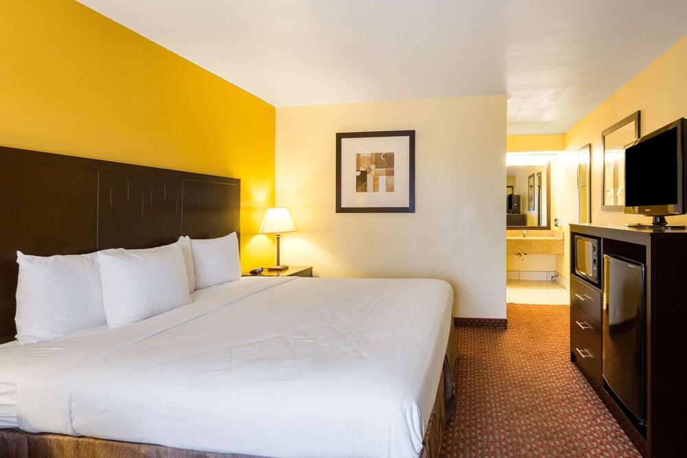 Quality Inn Indianola photo 25