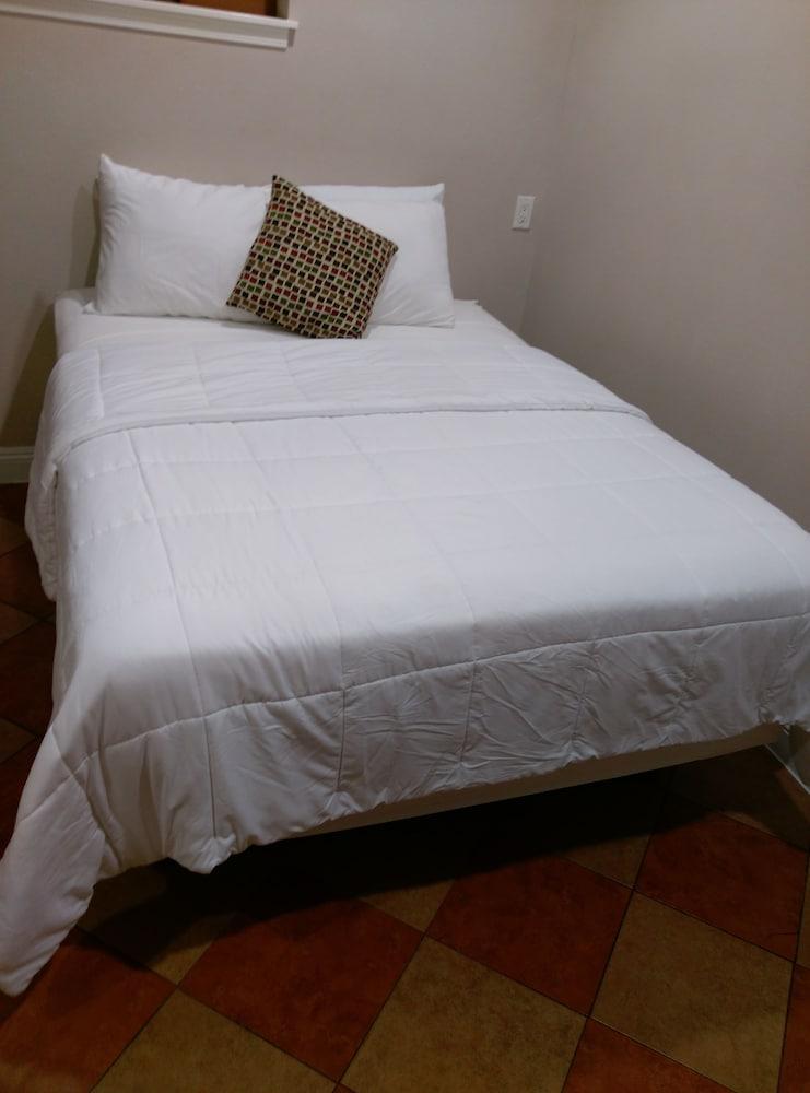 Monterey Inn Hotel photo 58